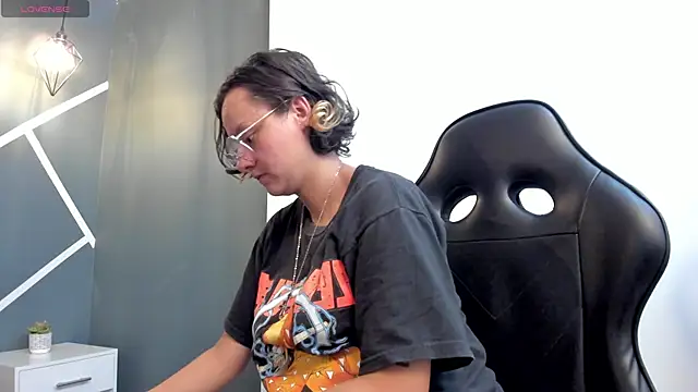 Asami Hattori online show from October 24, 2025, 5:42 pm