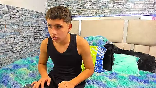 Julian wolf18 online show from October 1, 2025, 2:01 pm