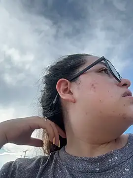 Aphrill online show from April 4, 2026, 9:12 pm