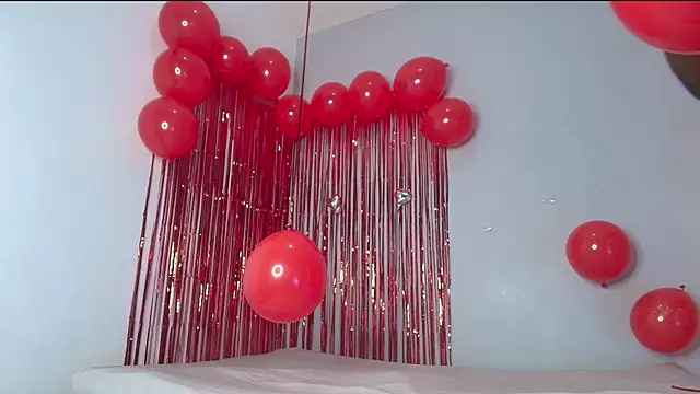 Snapshot of CarolinaGomez_ chatting on February 12, 2026, 7:42 pm CarolinaGomez online show from February 12, 2026, 7:42 pm