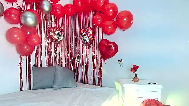 Snapshot of CarolinaGomez_ chatting on February 14, 2026, 7:43 pm CarolinaGomez online show from February 14, 2026, 7:43 pm