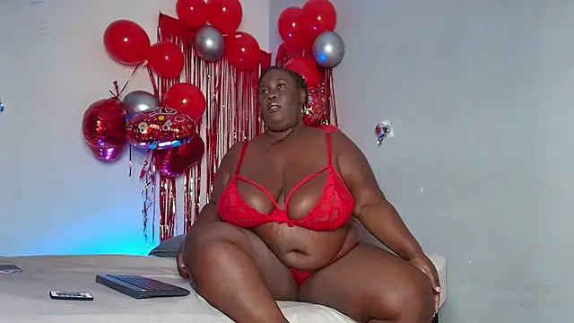 Snapshot of CarolinaGomez_ chatting on February 19, 2026, 7:43 pm CarolinaGomez online show from February 19, 2026, 7:43 pm