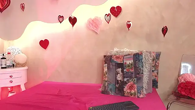 SaraGuzmann online show from February 19, 2026, 7:32 pm