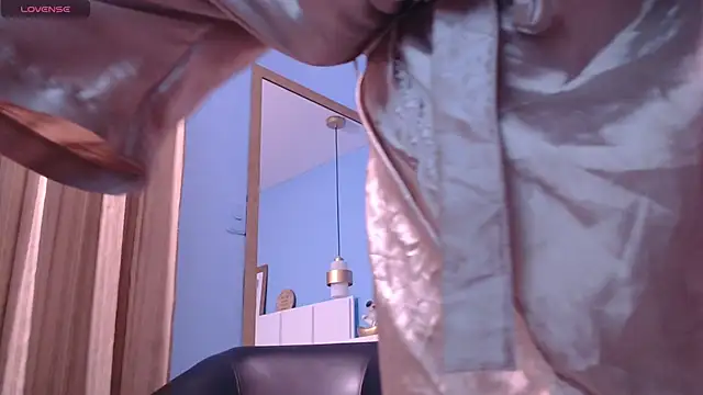 PenelopeBond online show from September 30, 2025, 12:54 pm