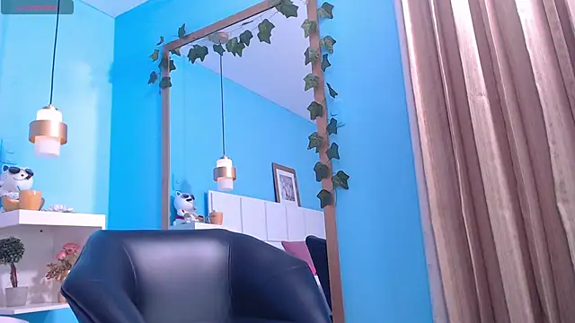 PenelopeBond online show from October 9, 2025, 12:58 pm