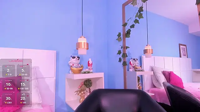 PenelopeBond online show from October 17, 2025, 2:08 pm