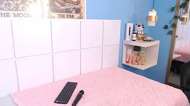 PenelopeBond online show from October 30, 2025, 1:56 pm