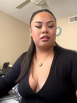 kiaradanielaxx online show from October 3, 2025, 8:17 pm