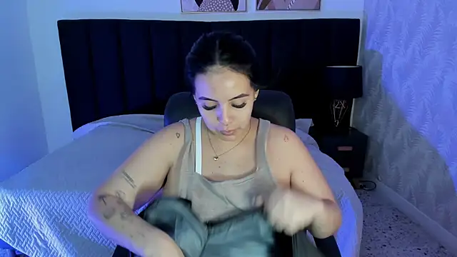 camiladuke7 online show from October 9, 2025, 7:34 pm