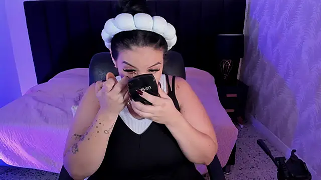 Snapshot of camiladuke7 chatting on November 19, 2025, 7:36 pm camiladuke7 online show from November 19, 2025, 7:36 pm
