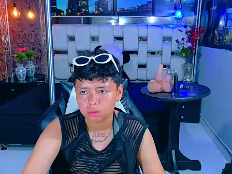 Twindesires online show from November 14, 2025, 1:15 am