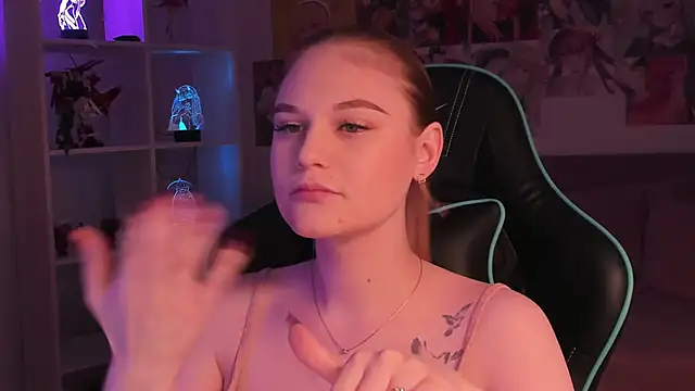 AriaWell online show from November 21, 2025, 5:17 am