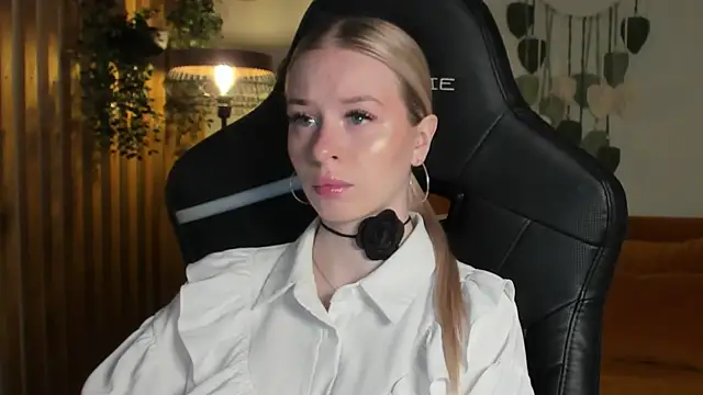 MiaGraces online show from November 30, 2025, 5:22 am