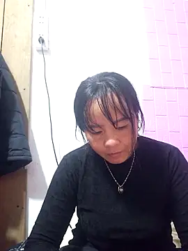 cunconcute online show from November 13, 2025, 6:18 pm