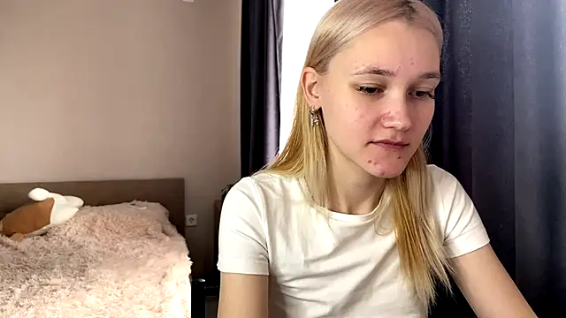 Snapshot of TwinedPeril chatting on October 15, 2025, 7:08 am TwinedPeril online show from October 15, 2025, 7:08 am