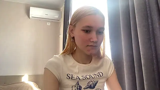 Snapshot of TwinedPeril chatting on October 22, 2025, 7:08 am TwinedPeril online show from October 22, 2025, 7:08 am