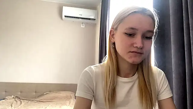 Snapshot of TwinedPeril chatting on October 24, 2025, 7:05 am TwinedPeril online show from October 24, 2025, 7:05 am