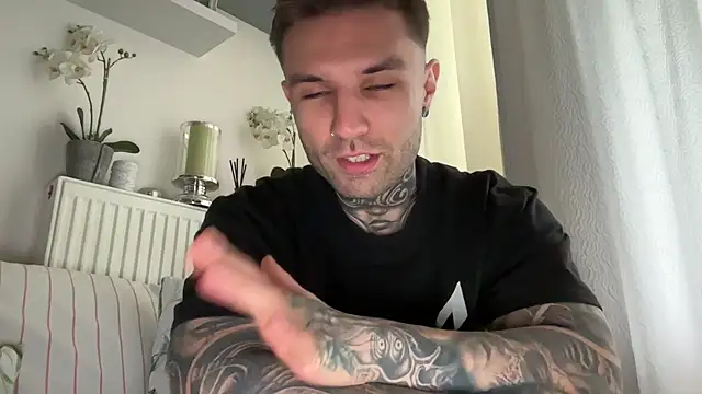 Larsskeet online show from October 4, 2025, 12:47 pm