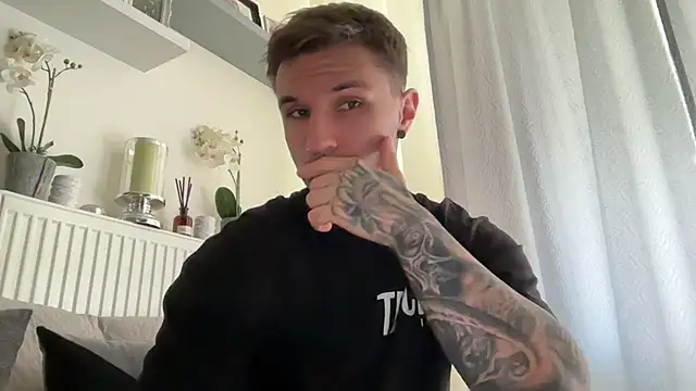 Larsskeet online show from October 18, 2025, 11:55 am