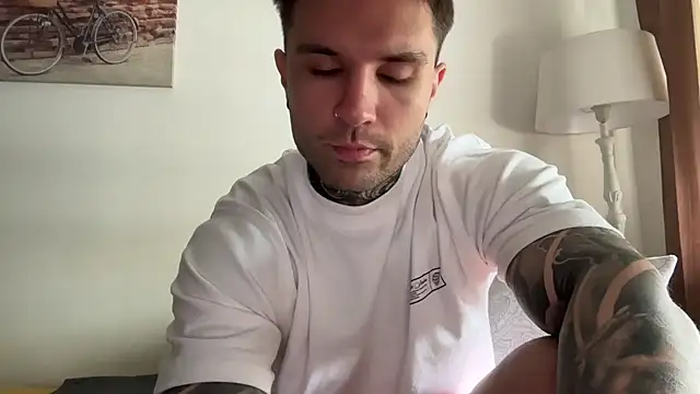 Larsskeet online show from October 21, 2025, 12:06 pm