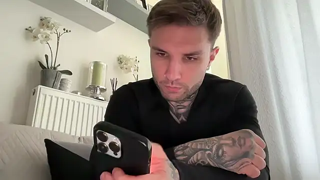 Larsskeet online show from October 25, 2025, 12:23 pm