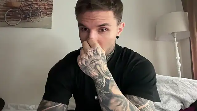 Larsskeet online show from October 28, 2025, 1:58 pm