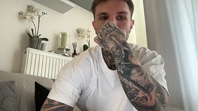 Larsskeet online show from October 31, 2025, 2:07 pm