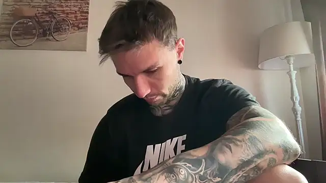 Larsskeet online show from November 5, 2025, 1:44 pm