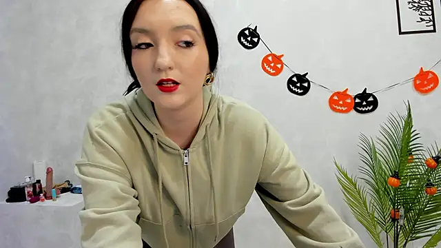 Lesley Wins online show from October 17, 2025, 8:06 am