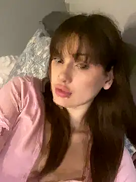 SoShyEmmyyy online show from October 5, 2025, 6:39 pm