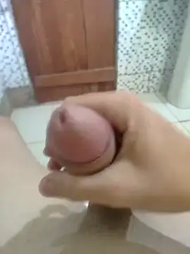 teuszim1923 online show from October 13, 2025, 4:51 pm