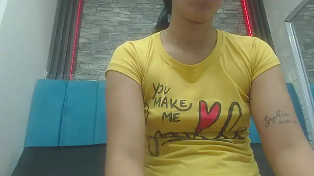 Lil Rose2006 online show from December 18, 2025, 11:49 am