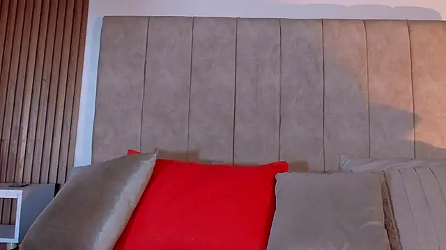 Lauraa saenz11 online show from September 26, 2025, 11:03 am