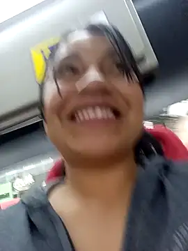 Snapshot of EllaCute_Young chatting on October 9, 2025, 9:35 pm EllaCute Young online show from October 9, 2025, 9:35 pm