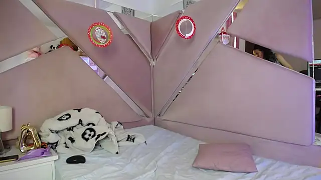 oblivionlove online show from December 13, 2025, 8:47 pm