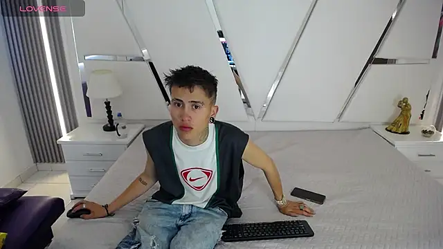 oblivionlove online show from February 5, 2026, 12:43 pm