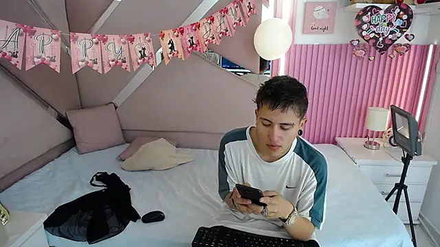 oblivionlove online show from February 16, 2026, 12:45 pm