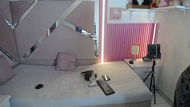 oblivionlove online show from May 19, 2026, 9:21 pm