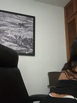 Snapshot of Julieta_Duque chatting on June 24, 2026, 4:22 am Julieta Duque online show from June 24, 2026, 4:22 am
