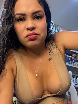 Snapshot of FOX_LATINA chatting on April 18, 2026, 1:31 am FOX LATINA online show from April 18, 2026, 1:31 am