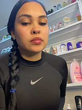 Snapshot of FOX_LATINA chatting on April 24, 2026, 12:35 am FOX LATINA online show from April 24, 2026, 12:35 am