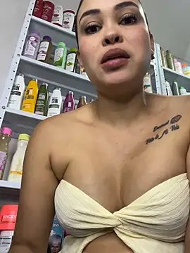 Snapshot of FOX_LATINA chatting on June 17, 2026, 11:16 pm FOX LATINA online show from June 17, 2026, 11:16 pm
