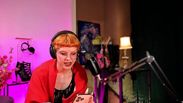 tacodeluxxxe online show from May 12, 2026, 12:19 am