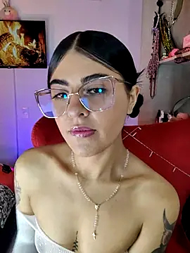 ValeNiitaLuv online show from April 10, 2026, 6:18 am