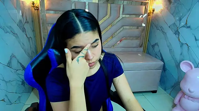 Snapshot of ambarina_r chatting on October 24, 2025, 3:19 pm ambarina r online show from October 24, 2025, 3:19 pm