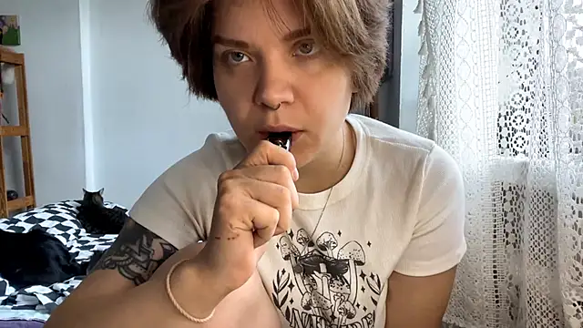 SabrinaFolts online show from September 22, 2025, 9:11 am