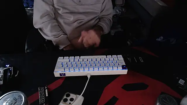 geil20CM2 online show from October 13, 2025, 4:40 pm