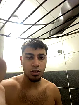 astoperaa online show from October 3, 2025, 4:26 pm