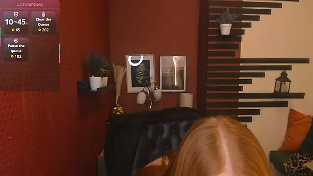 ChloeValentinee online show from November 18, 2025, 1:04 pm