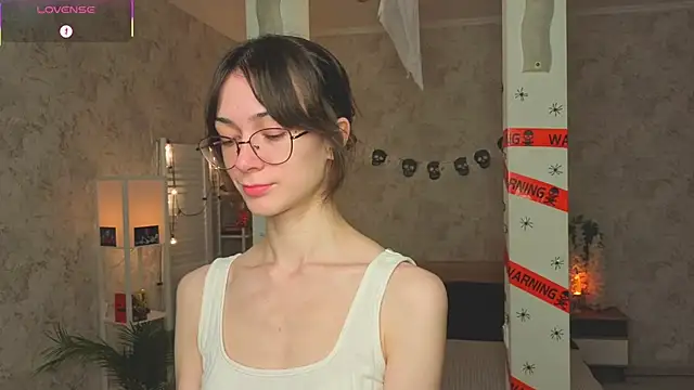 ReneeLippeatt online show from October 30, 2025, 7:36 pm